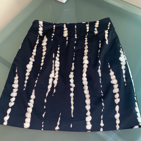 Ann Taylor Skirt Ann Taylor Black and White A-line Mini Skirt Size 0P - Picture 5 of 5